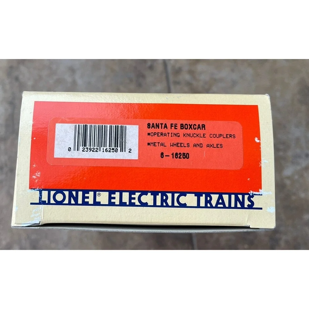 o'o'o . Lionel Train Railroad .. SANTA FE BOXCAR .. 6-16250 .. with Original Box